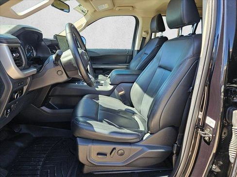 Used 2023 Ford Expedition XLT image 14