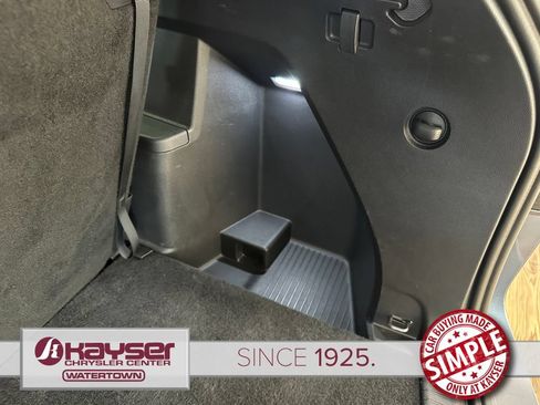 Used 2025 Volkswagen Atlas SE AWD/4WD image 38