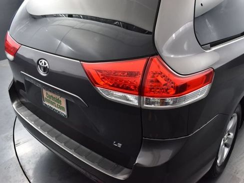 Used 2012 Toyota Sienna LE FWD image 19