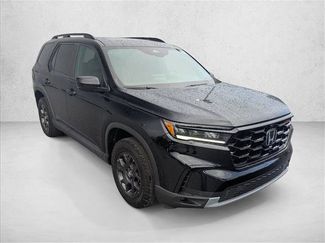 Certified 2025 Honda Pilot TrailSport video 3