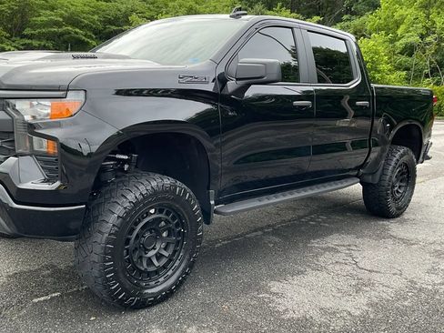Used 2024 Chevrolet Silverado 1500 Custom Trail Boss w/ Midnight Edition AWD/4WD image 3