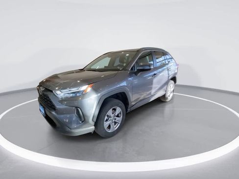 Used 2025 Toyota RAV4 XLE AWD/4WD image 4