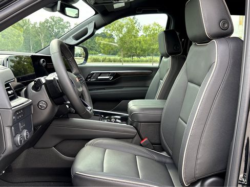 New 2025 Chevrolet Suburban Premier image 15