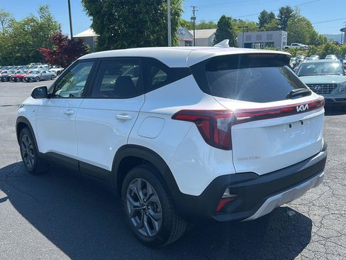 Used 2024 Kia Seltos LX AWD/4WD image 4