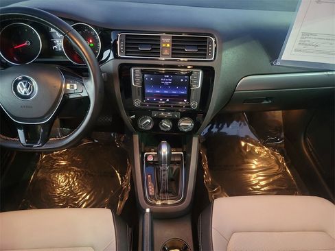 Used 2016 Volkswagen Jetta Sport image 18