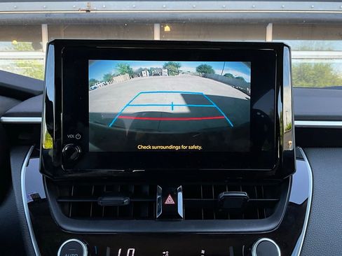 Used 2025 Toyota Corolla LE image 27