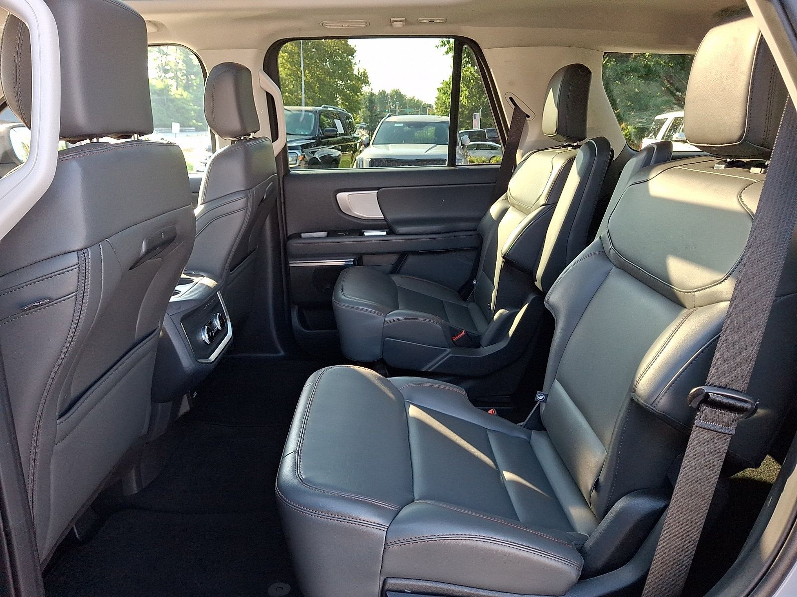 Certified 2025 Ford Expedition Active AWD/4WD image 13