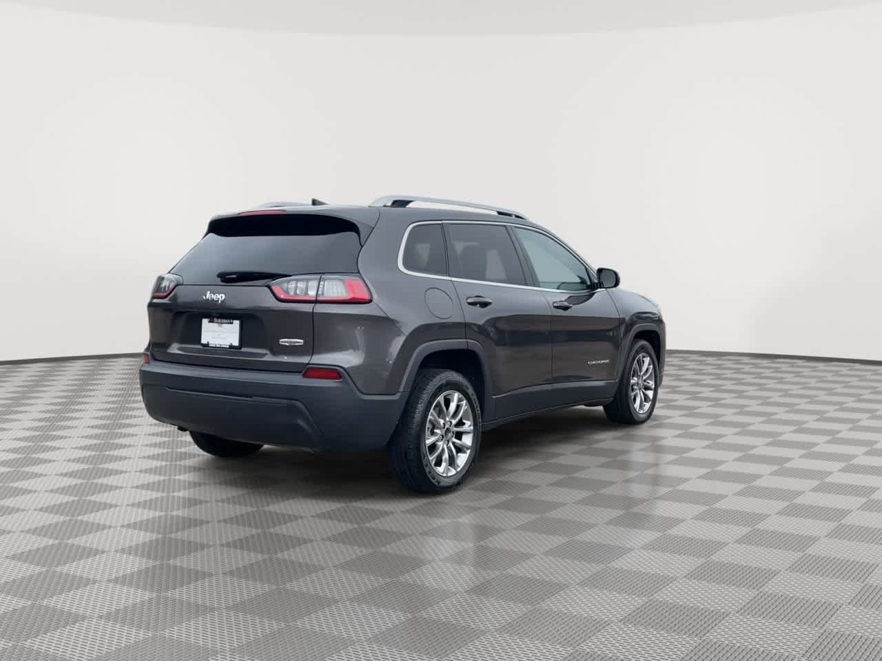 Used 2019 Jeep Cherokee Latitude Plus w/ Comfort/Convenience Group FWD image 8