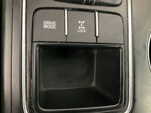 Used 2020 Kia Sorento LX image 21