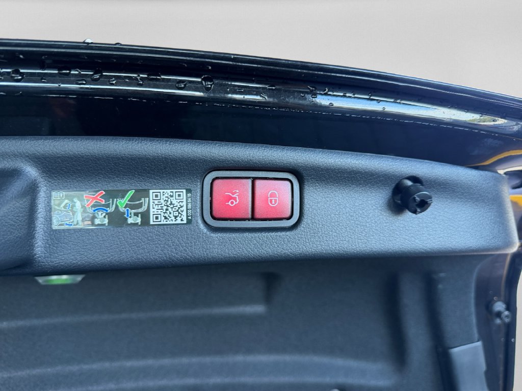 Used 2025 Mercedes-Benz C 300 Sedan image 29