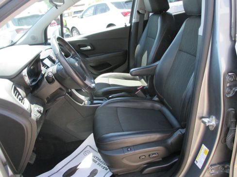 Used 2019 Chevrolet Trax LT w/ LT Convenience Package AWD/4WD image 14