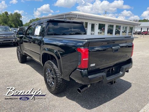 Used 2024 Toyota Tacoma SR5 AWD/4WD image 12