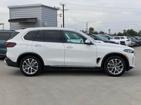 Used 2025 BMW X5 xDrive50e AWD/4WD image 2
