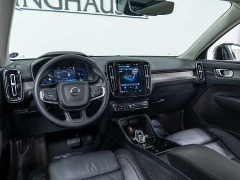 Used 2023 Volvo XC40 B5 Ultimate w/ Climate Package image 16