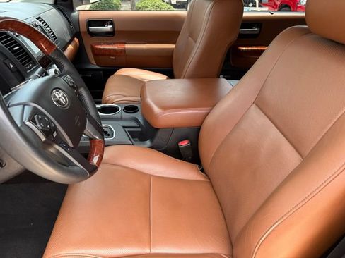 Used 2021 Toyota Sequoia Platinum AWD/4WD image 10