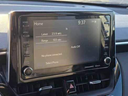 Certified 2022 Toyota Corolla Cross XLE image 32