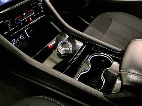 Used 2023 Jeep Grand Cherokee Laredo image 16