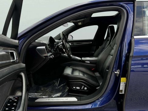 Used 2020 Porsche Panamera 4 image 32