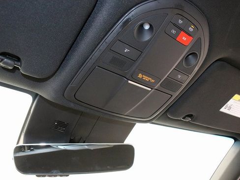 Used 2025 Genesis G70 2.5T image 22