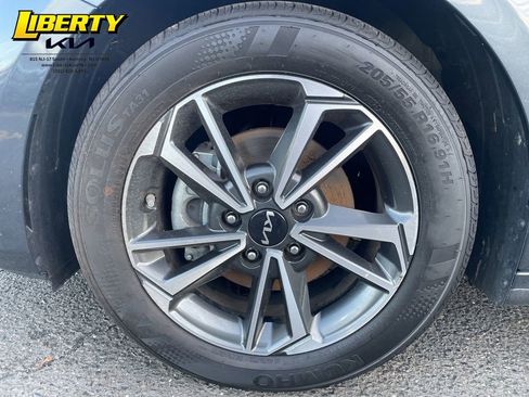 Used 2023 Kia Forte LXS image 14