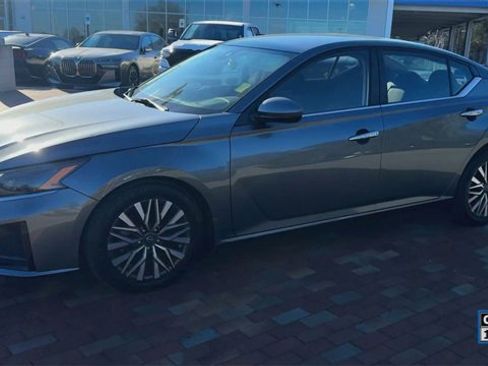 Used 2023 Nissan Altima 2.5 SV image 7