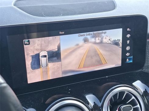 Used 2022 Mercedes-Benz GLB 250 4MATIC image 18