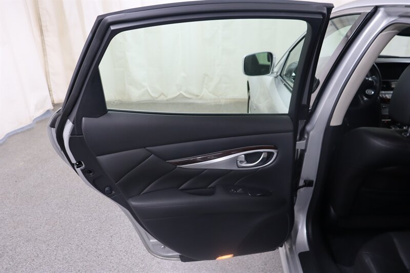 Used 2013 INFINITI M35 w/ Premium Pkg RWD image 27