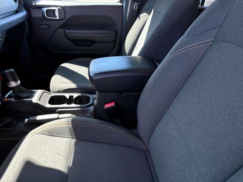 Used 2024 Jeep Wrangler Unlimited w/ Convenience Group AWD/4WD image 12