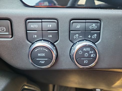 Used 2023 GMC Sierra 1500 SLT w/ SLT Premium Plus Package AWD/4WD image 30
