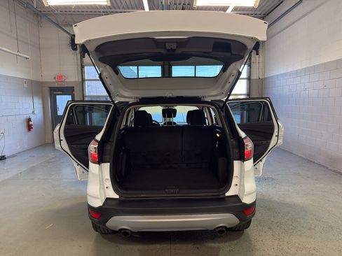Used 2018 Ford Escape SE FWD image 11