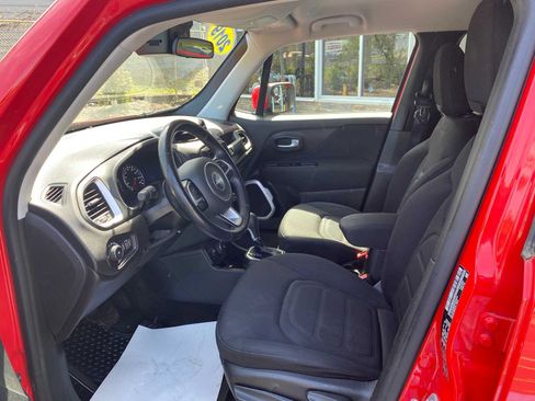 Used 2019 Jeep Renegade Latitude w/ Cold Weather Group AWD/4WD image 24