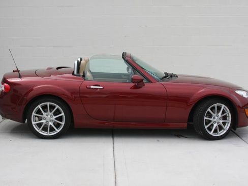 Used 2009 MAZDA MX-5 Miata Grand Touring w/ Premium Pkg RWD image 17