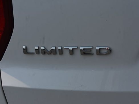 Used 2019 Ford Explorer Limited w/ Limited Luxury Package FWD image 7