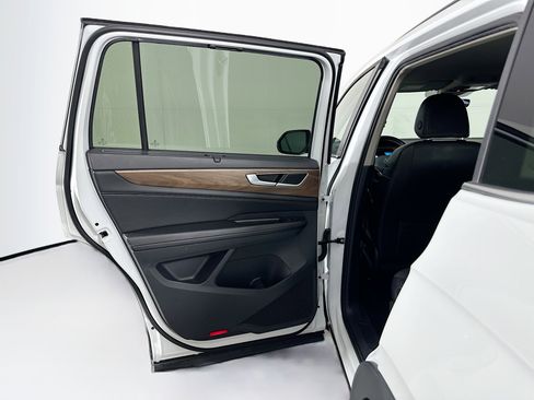 Used 2024 Volkswagen Atlas SE image 26