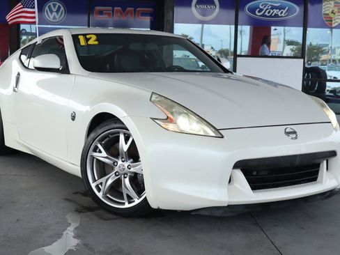 Used 2012 Nissan 370Z Touring w/ Sport Pkg RWD image 2