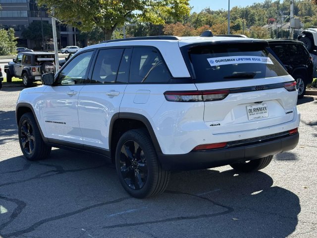 Used 2023 Jeep Grand Cherokee Limited w/ Black Appearance Package AWD/4WD image 5