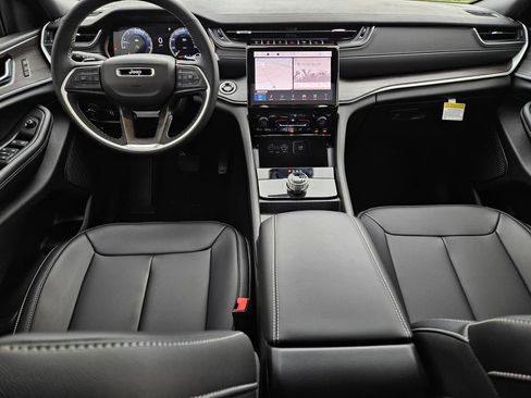 New 2025 Jeep Grand Cherokee Limited w/ Black Appearance Package RWD image 9
