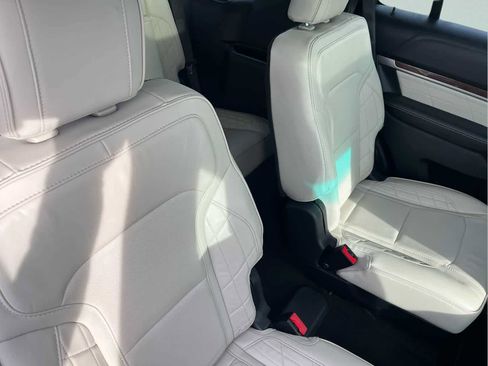 Used 2017 Ford Explorer Platinum image 22