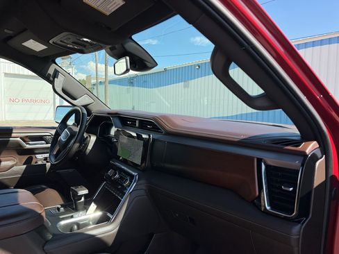 Used 2024 GMC Sierra 1500 Denali AWD/4WD image 31
