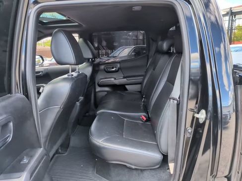 Used 2021 Toyota Tacoma TRD Off-Road w/ TRD Premium Off Road Package AWD/4WD image 10