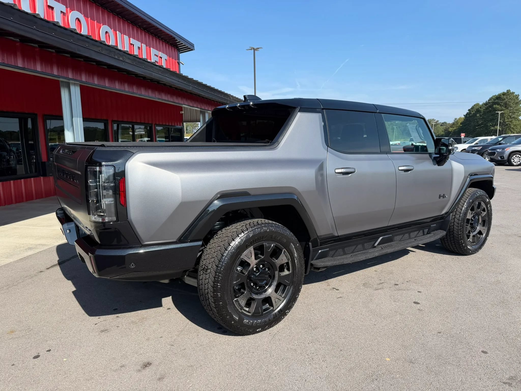 Used 2026 GMC Hummer EV 4x4 Crew Cab w/ Carbon Fiber Edition Package image 3