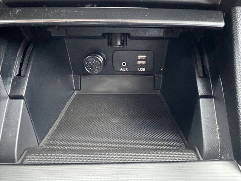 Used 2017 Subaru Outback 2.5i Premium image 36