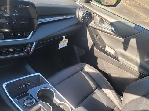 New 2026 Chevrolet Equinox LT w/ Convenience Package II FWD image 23