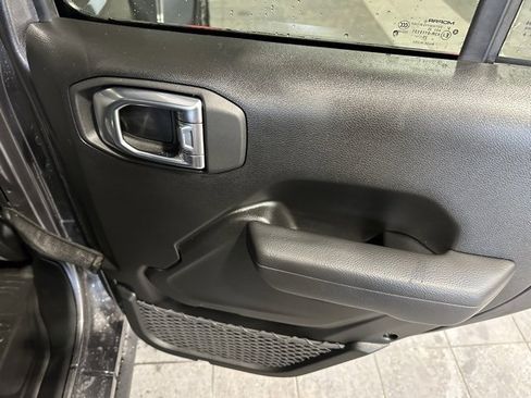 Used 2025 Jeep Gladiator Rubicon w/ Convenience Group image 16