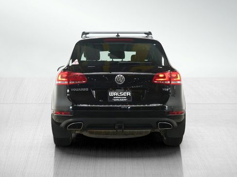 Used 2012 Volkswagen Touareg TDI image 5