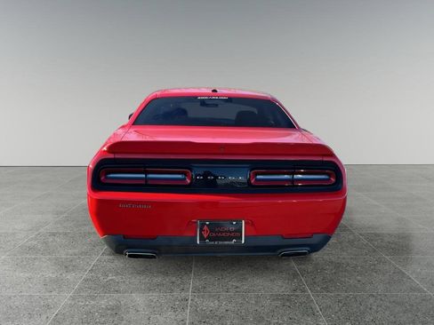 Used 2019 Dodge Challenger SXT image 5