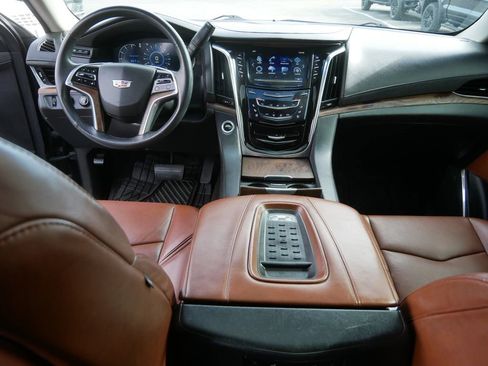 Used 2017 Cadillac Escalade Luxury image 21