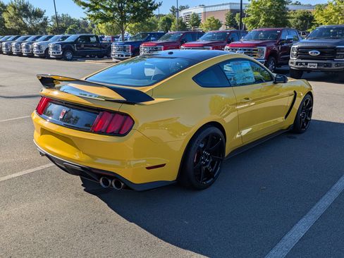 Used 2017 Ford Mustang Shelby GT350R w/ GT350R Equipment Group 920A RWD image 4