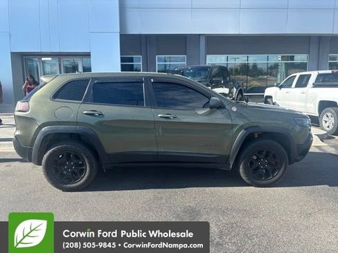 Used 2019 Jeep Cherokee Trailhawk AWD/4WD image 5