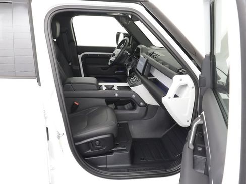 Certified 2025 Land Rover Defender 110 X-Dynamic SE AWD/4WD image 20